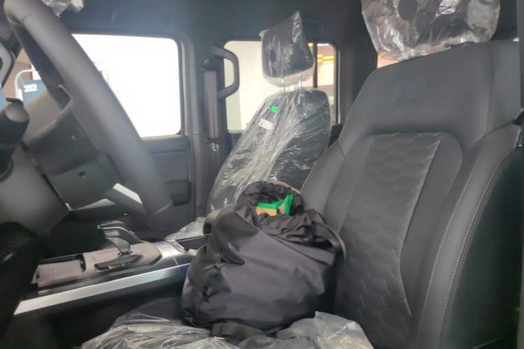 Used 212 T01 2024 2.0T Mechanic Left Front Seat