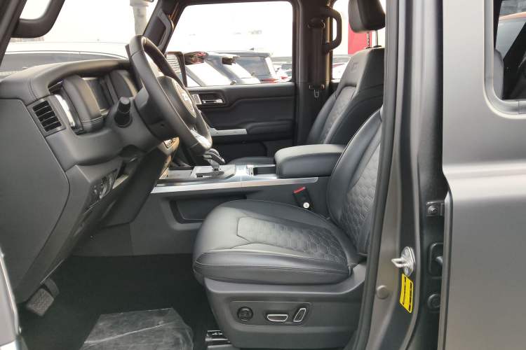 Used 212 T01 2024 2.0T Explorer Left Front Seat