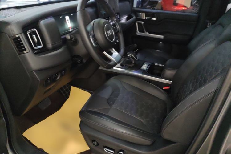 Used 212 T01 2024 2.0T Explorer Left Front Seat