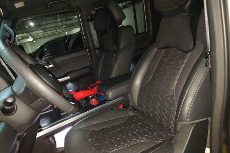 Used 212 T01 2024 2.0T Explorer Left Front Seat
