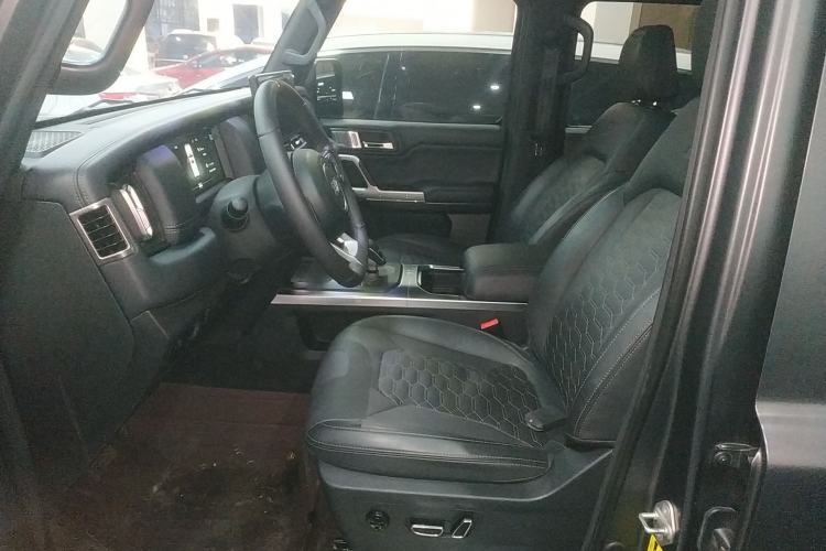 Used 212 T01 2024 2.0T Explorer Left Front Seat