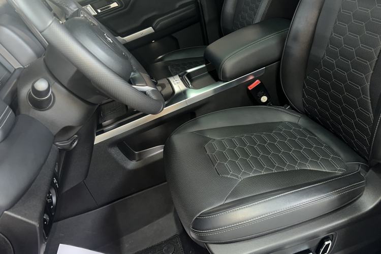 Used 212 T01 2024 2.0T Explorer Left Front Seat