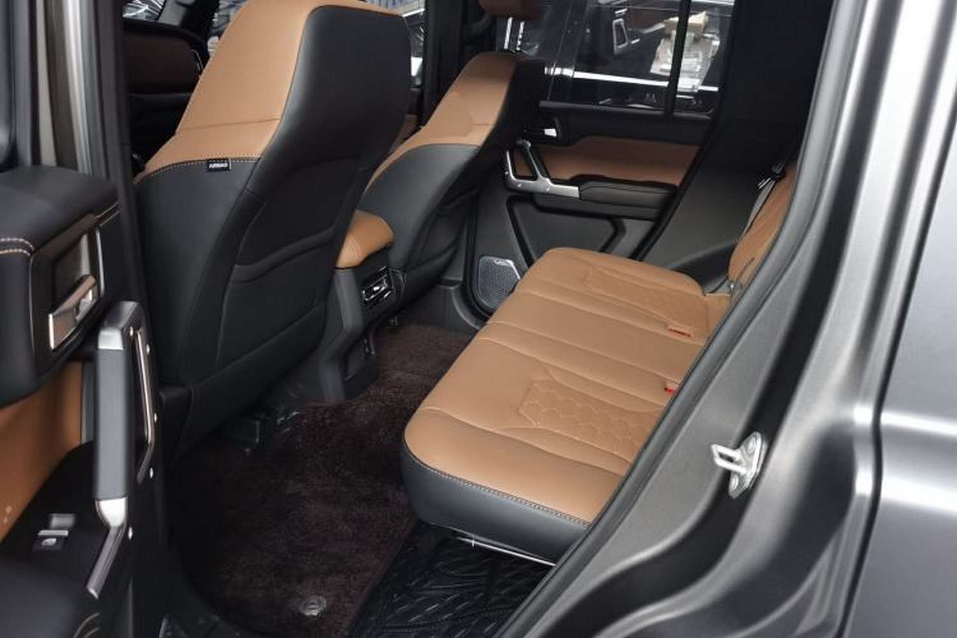 Used 212 T01 2024 2.0T Explorer Left Rear Seat