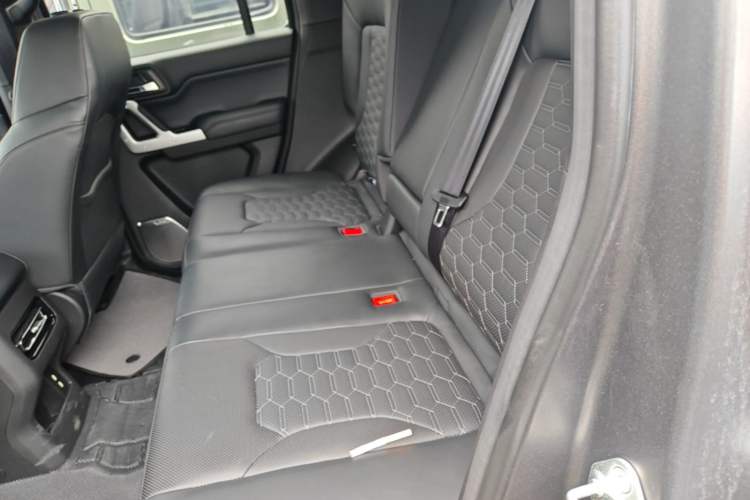 Used 212 T01 2024 2.0T Explorer Left Rear Seat