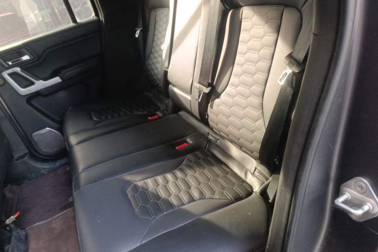 Used 212 T01 2024 2.0T Explorer Left Rear Seat