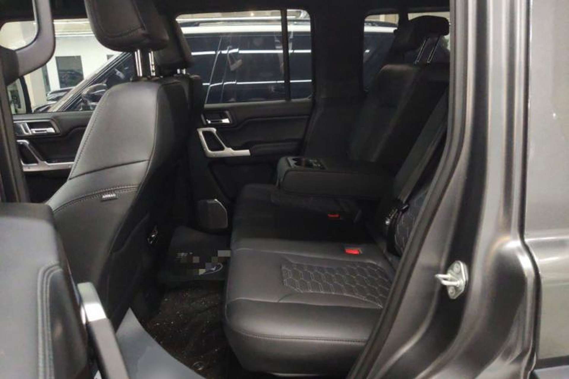 Used 212 T01 2024 2.0T Explorer Left Rear Seat