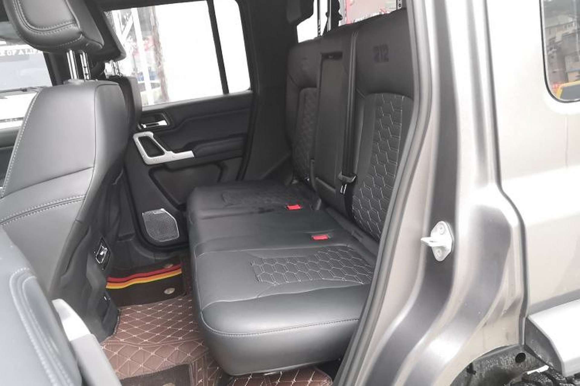 Used 212 T01 2024 2.0T Mechanic Left Rear Seat