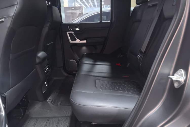 Used 212 T01 2024 2.0T Explorer Left Rear Seat