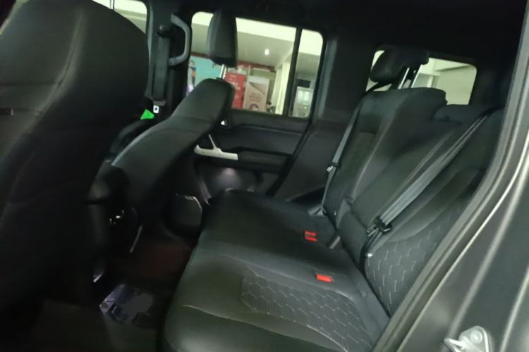 Used 212 T01 2024 2.0T Explorer Left Rear Seat