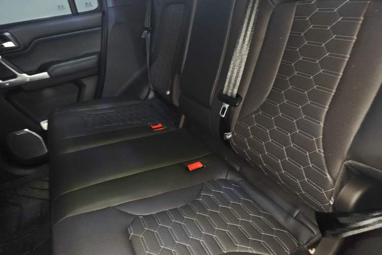 Used 212 T01 2024 2.0T Mechanic Left Rear Seat