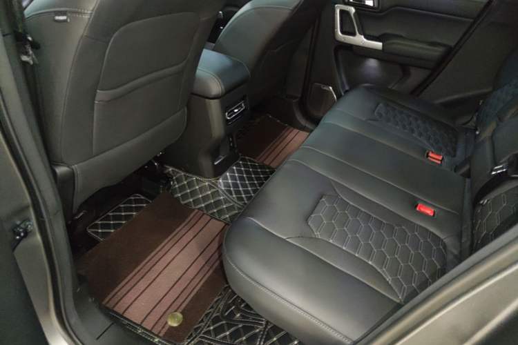 Used 212 T01 2024 2.0T Explorer Left Rear Seat