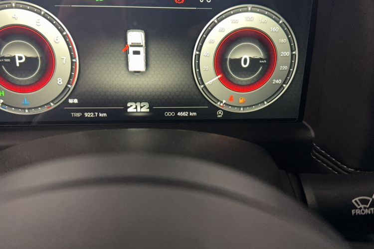 Used 212 T01 2024 2.0T Explorer Odometer Close Up