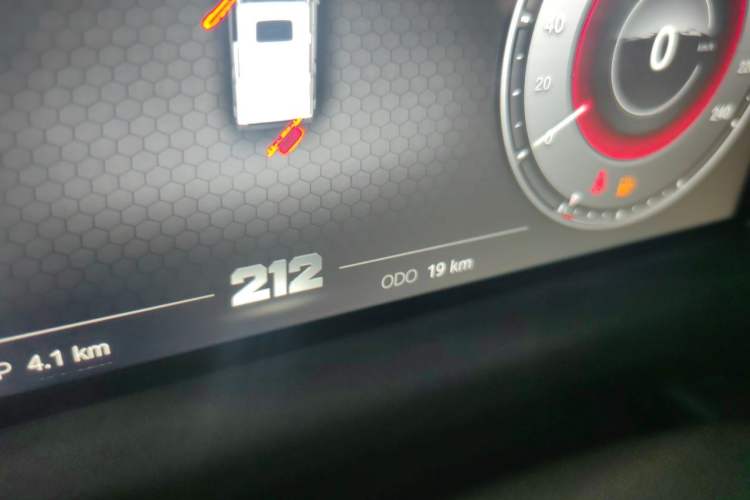 Used 212 T01 2024 2.0T Mechanic Odometer Close Up