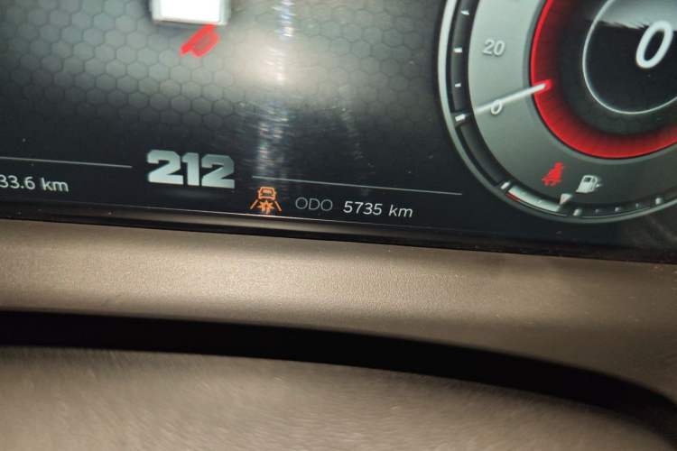 Used 212 T01 2024 2.0T Explorer Odometer Close Up