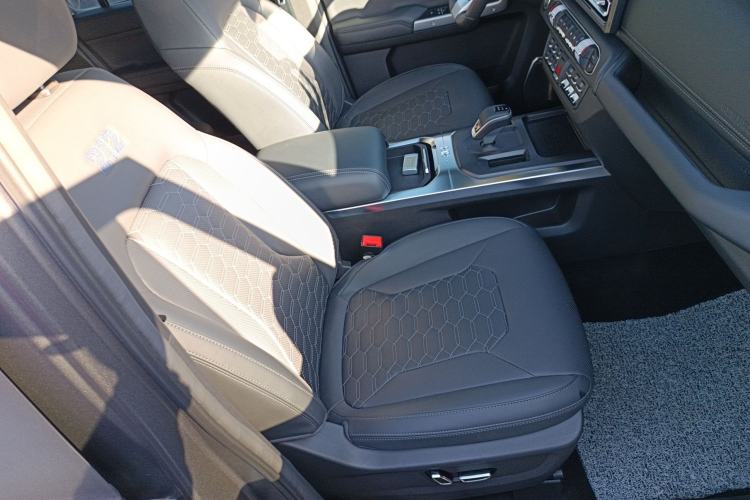 Used 212 T01 2024 2.0T Explorer Right Front Seat