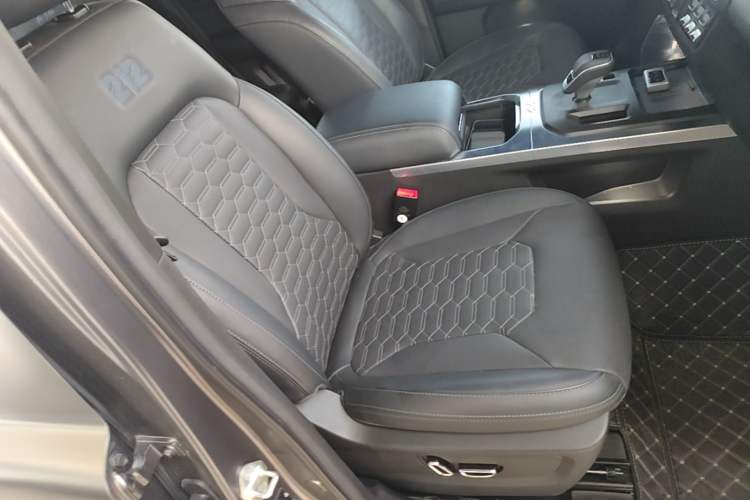 Used 212 T01 2024 2.0T Explorer Right Front Seat