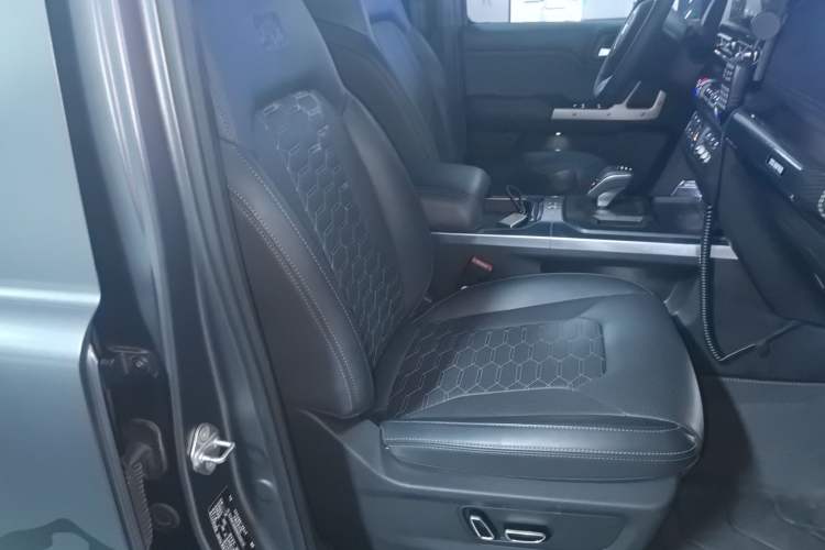 Used 212 T01 2024 2.0T Explorer Right Front Seat