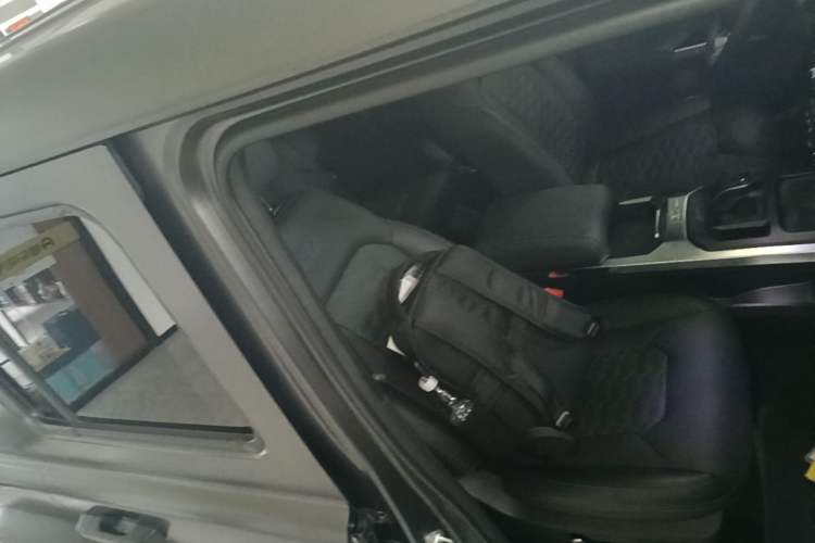 Used 212 T01 2024 2.0T Explorer Right Front Seat