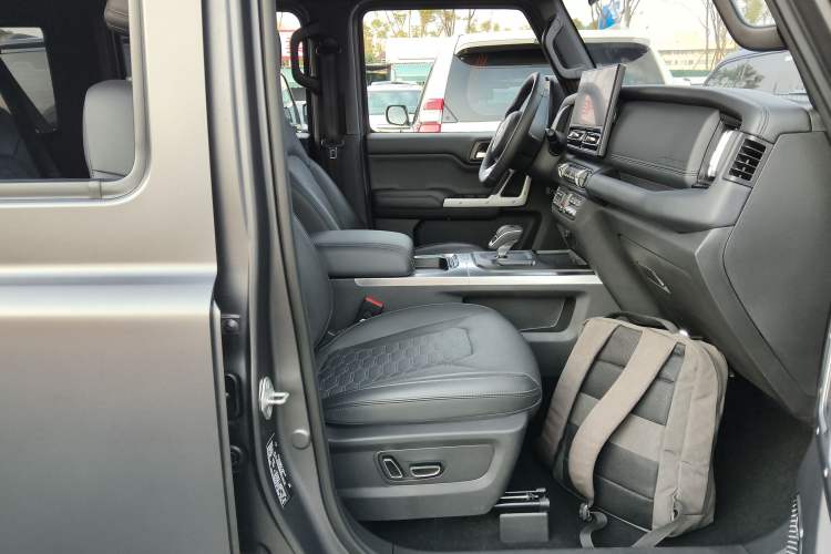 Used 212 T01 2024 2.0T Explorer Right Front Seat