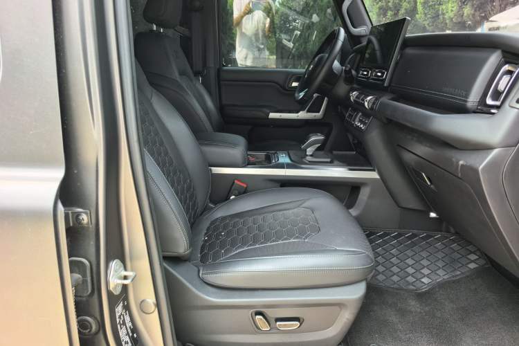 Used 212 T01 2024 2.0T Explorer Right Front Seat