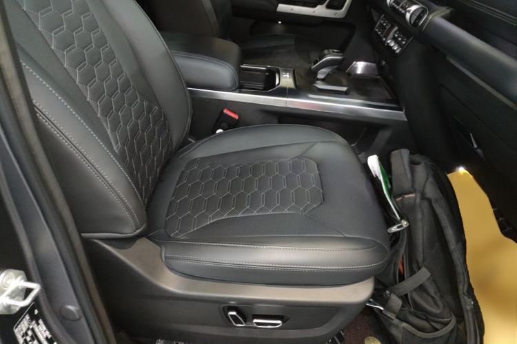 Used 212 T01 2024 2.0T Explorer Right Front Seat