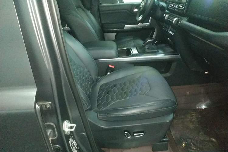 Used 212 T01 2024 2.0T Explorer Right Front Seat