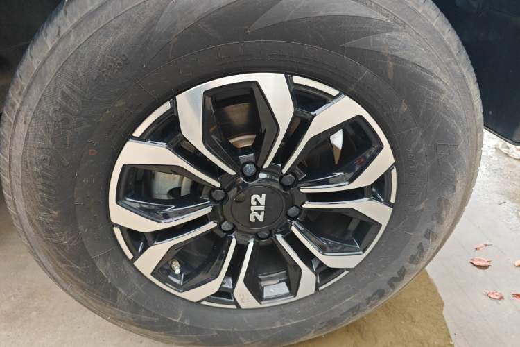 Used 212 T01 2024 2.0T Explorer Right Front Wheel Hub