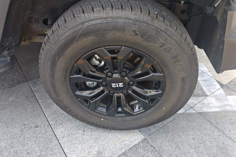 Used 212 T01 2024 2.0T Explorer Right Front Wheel Hub