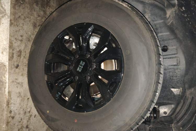 Used 212 T01 2024 2.0T Explorer Right Front Wheel Hub