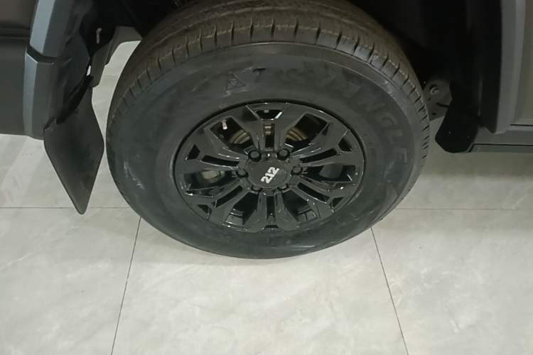 Used 212 T01 2024 2.0T Explorer Right Rear Wheel Hub