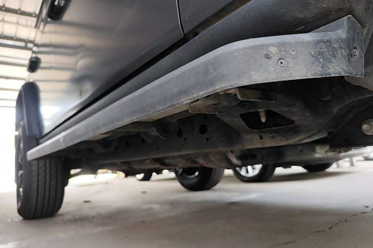 Used 212 T01 2024 2.0T Explorer Right Side Sill