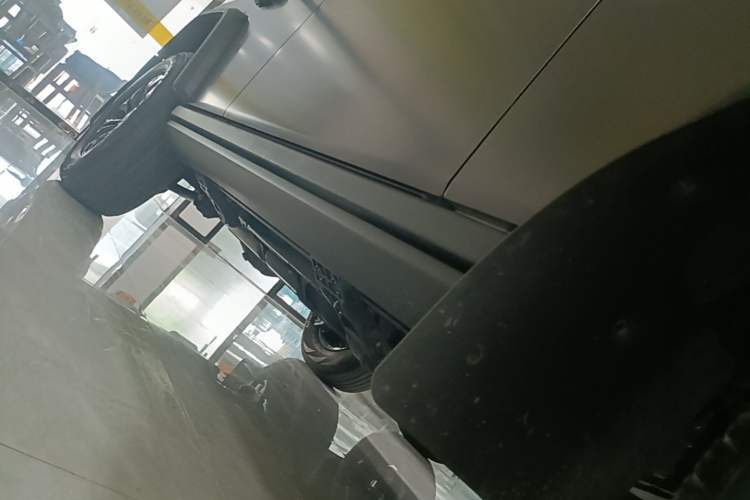 Used 212 T01 2024 2.0T Explorer Right Side Sill