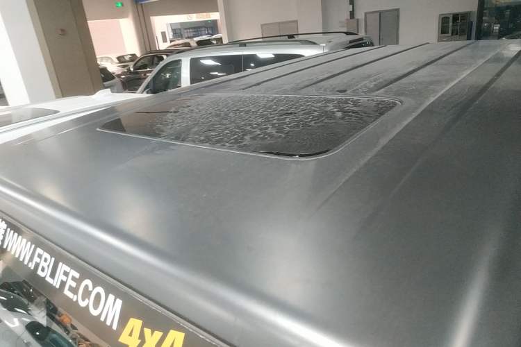 Used 212 T01 2024 2.0T Explorer Roof
