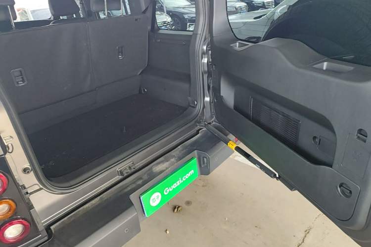 Used 212 T01 2024 2.0T Explorer Trunk