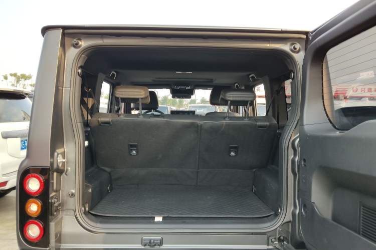 Used 212 T01 2024 2.0T Explorer Trunk