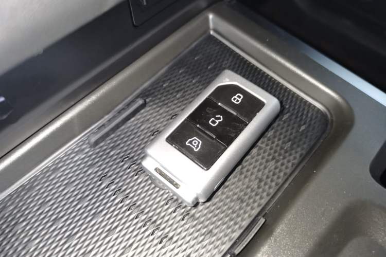 Used 212 T01 2024 2.0T Explorer Vehicle Key