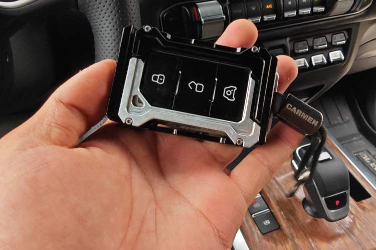 Used 212 T01 2024 2.0T Explorer Vehicle Key