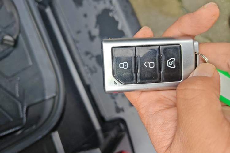 Used 212 T01 2024 2.0T Explorer Vehicle Key