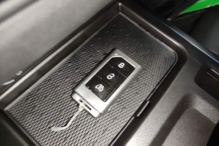 Used 212 T01 2024 2.0T Explorer Vehicle Key