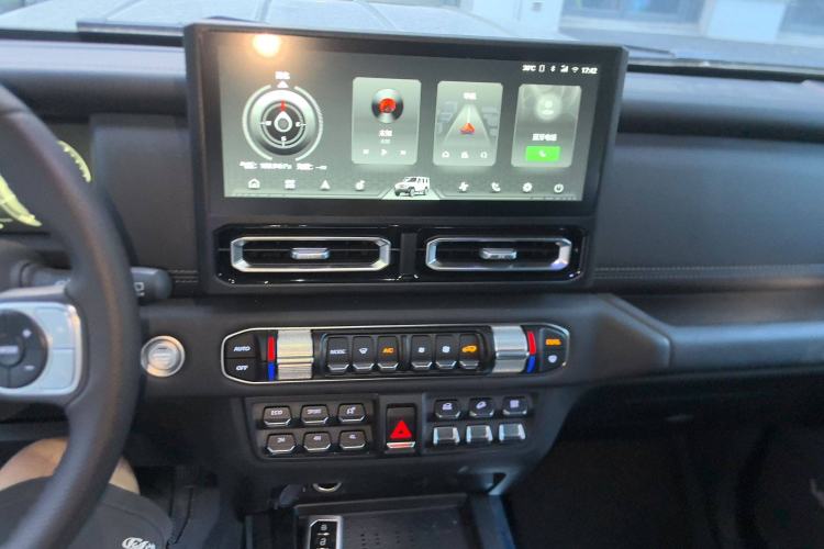 Used 212 T01 2024 2.0T Mechanic Audio And AC Panel