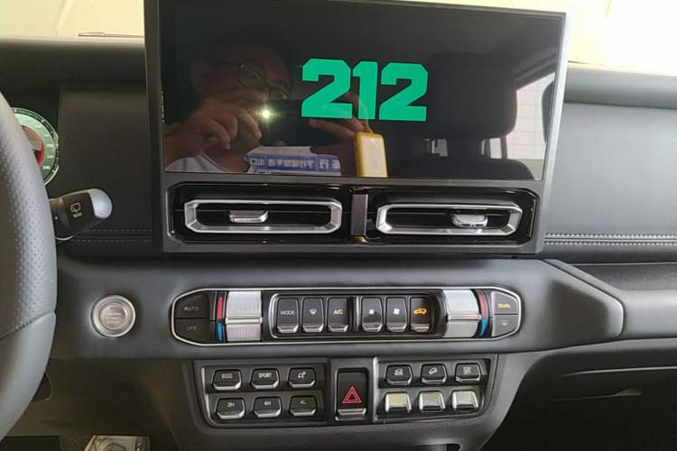 Used 212 T01 2024 2.0T Explorer Audio And AC Panel