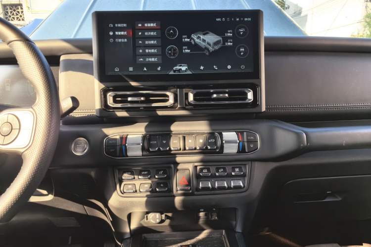 Used 212 T01 2024 2.0T Mechanic Audio And AC Panel