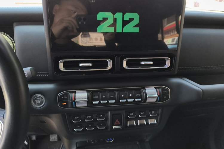 Used 212 T01 2024 2.0T Mechanic Audio And AC Panel