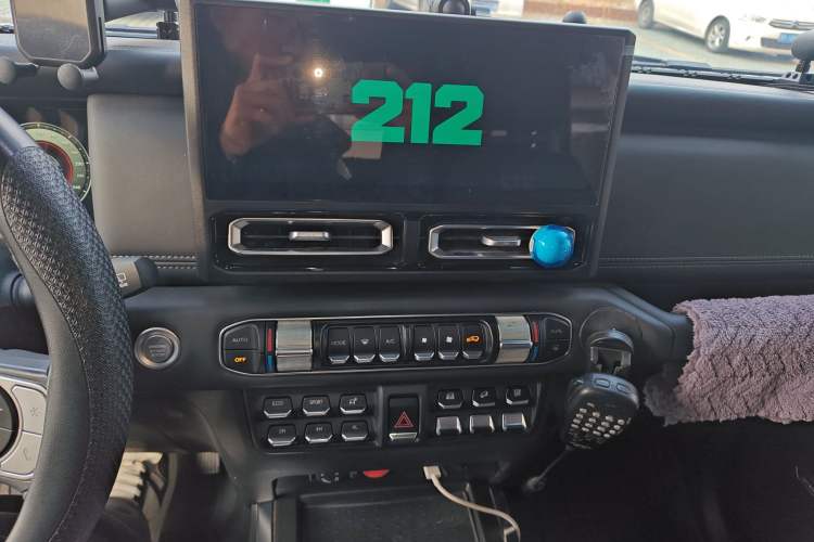 Used 212 T01 2024 2.0T Mechanic Audio And AC Panel