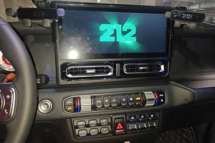 Used 212 T01 2024 2.0T Mechanic Audio And AC Panel