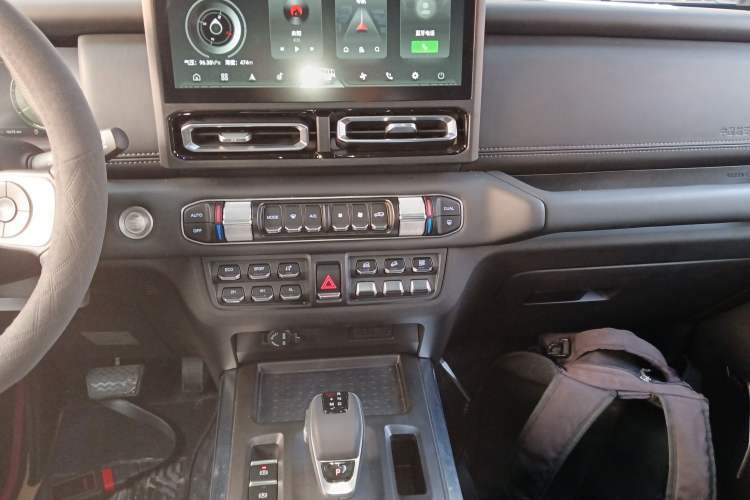 Used 212 T01 2024 2.0T Mechanic Audio And AC Panel