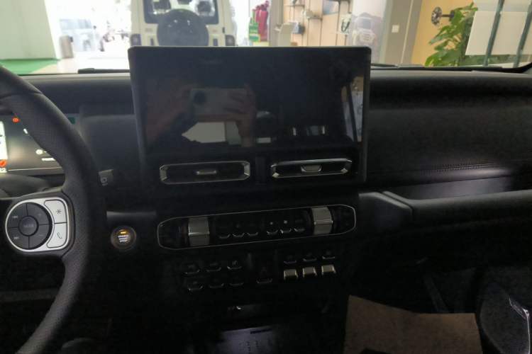 Used 212 T01 2024 2.0T Mechanic Audio And AC Panel