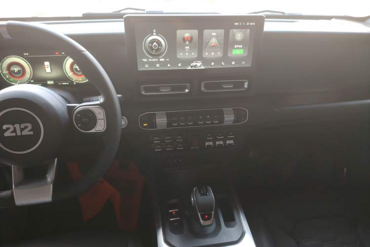 Used 212 T01 2024 2.0T Mechanic Audio And AC Panel