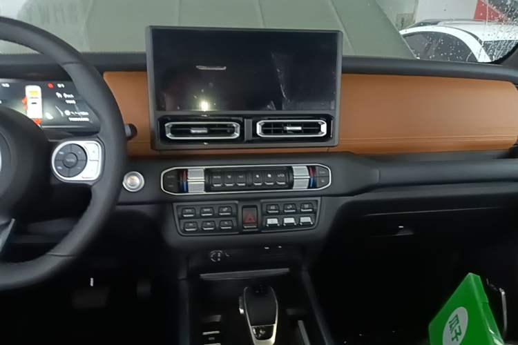 Used 212 T01 2024 2.0T Explorer Audio And AC Panel