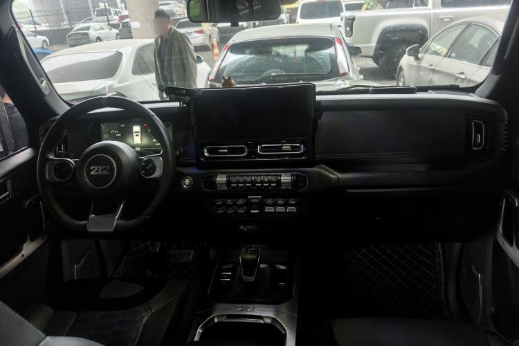 Used 212 T01 2024 2.0T Explorer Center Console